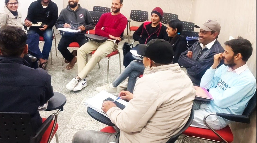English speaking classes near me for corporate teams in Delhi and Gurgaon by MoonStone Corporate.